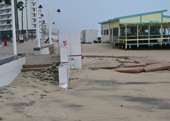 Paseo marítimo de Cádiz tras la tempestad / FOTO: Eulogio García
