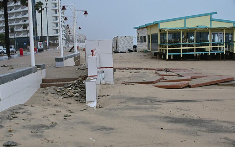 Paseo marítimo de Cádiz tras la tempestad / FOTO: Eulogio García
