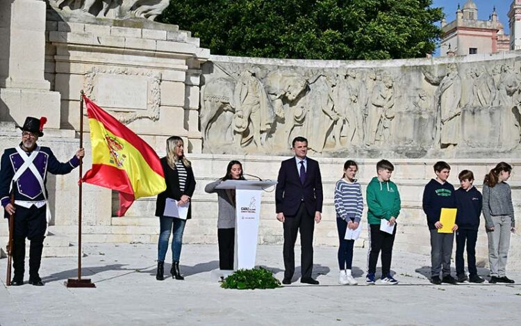 Escolares interviniendo en el acto institucional / FOTO: Eulogio García