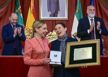 Sara Baras recibiendo su enésimo reconocimiento / FOTO: Eulogio García
