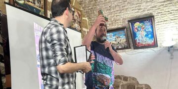Bocuñano orgulloso con su Holoturia Homenaje / FOTO: cedida