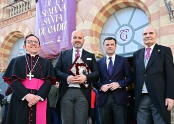 El presidente del Consejo de Cofradías y el alcalde en la recepción del pregonero / FOTO: Eulogio García