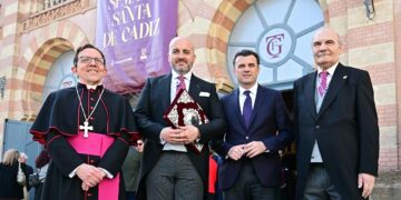 El presidente del Consejo de Cofradías y el alcalde en la recepción del pregonero / FOTO: Eulogio García