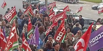 Concentración ante la sede de Majorel en Jerez / FOTO: CCOO