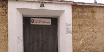 Una de las entradas al Edificio San Agustín / FOTO: DBC