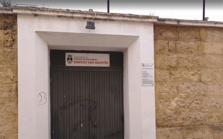 Una de las entradas al Edificio San Agustín / FOTO: DBC