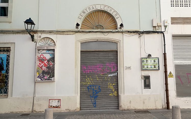 Entrada a la Central Lechera / FOTO: DBC