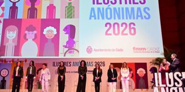 Aplausos para las ocho galardonadas / FOTO: Eulogio García