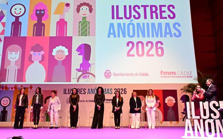 Aplausos para las ocho galardonadas / FOTO: Eulogio García