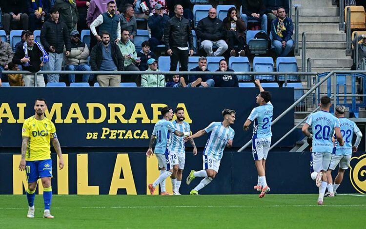 Suso resignado tras uno de los goles del Málaga / FOTO: Eulogio García