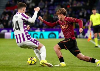 De la Rosa intentándolo / FOTO: Cádiz CF