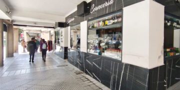 Uno de los dos locales clausurados en Cádiz / FOTO: Eulogio García