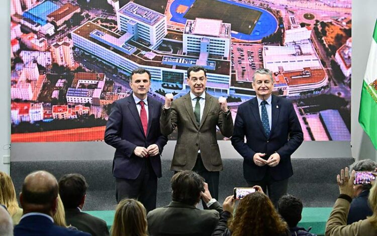 Moreno Bonilla entre el alcalde y el consejero / FOTO: Eulogio García