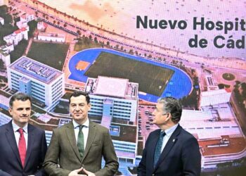 Moreno Bonilla entre el alcalde y el consejero, en la presentación de la maqueta virtual / FOTO: Eulogio García