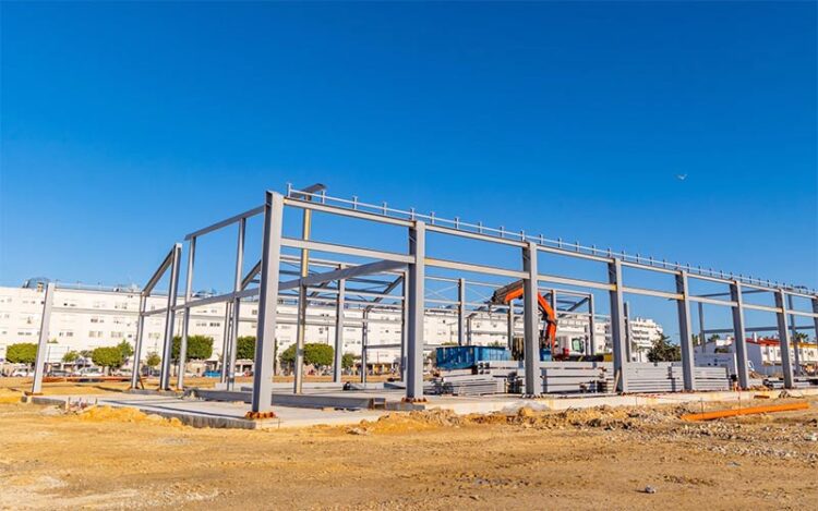 Estructura del edificio multiusos que ya se levanta en La Magdalena / FOTO: Ayto.