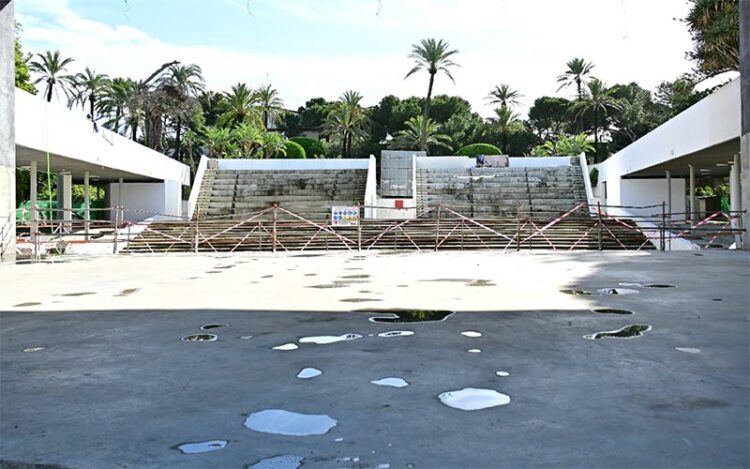 Estado de las obras del teatro de verano el pasado enero / FOTO: Eulogio García