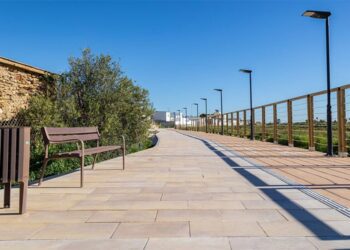 Un tramo del paseo en la trasera de las viviendas / FOTO: Ayto.