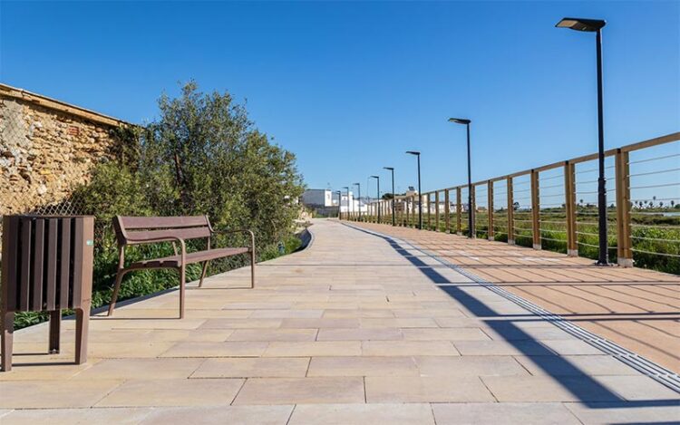 Un tramo del paseo en la trasera de las viviendas / FOTO: Ayto.