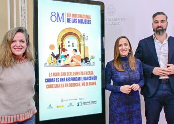 Posado con la campaña principal por el 8-M del Ayuntamiento / FOTO: Eulogio García