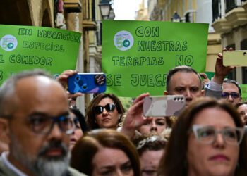 Un momento de la protesta ante la delegación territorial / FOTO: Eulogio García
