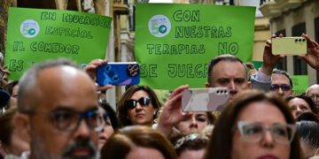 Un momento de la protesta ante la delegación territorial / FOTO: Eulogio García