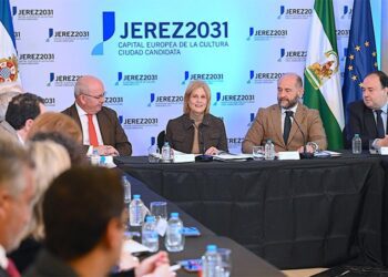 Ultimando los detalles de la defensa en el Consejo Rector de Jerez 2031 / FOTO: Ayto.