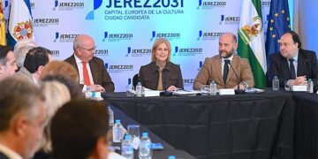 Ultimando los detalles de la defensa en el Consejo Rector de Jerez 2031 / FOTO: Ayto.