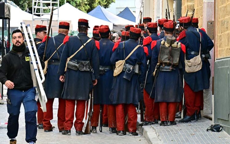 Preparando una de las escenas de ‘The young Sherlock’ rodadas en Cádiz / FOTO: Eulogio García