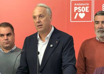 Ruiz Boix arropado en su vuelta a la actividad pública / FOTO: PSOE