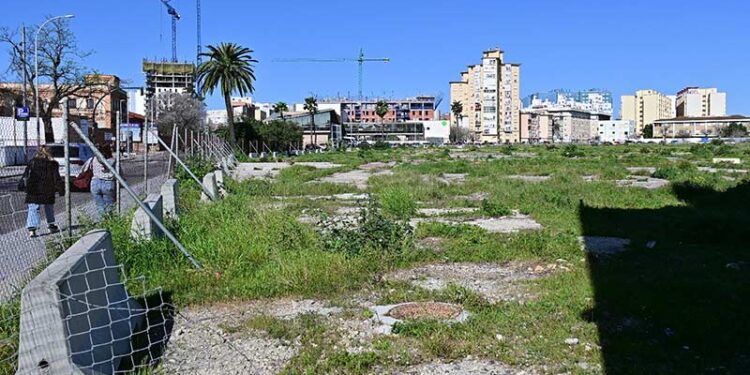 El solar de CASA ¿verá algún día el hospital? / FOTO: Eulogio García