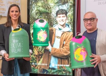 El concejal Teruel junto a la representante de Ecovidrio / FOTO: Ecovidrio