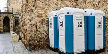 Urinarios temporales colocados cada carnaval / FOTO: Eulogio García
