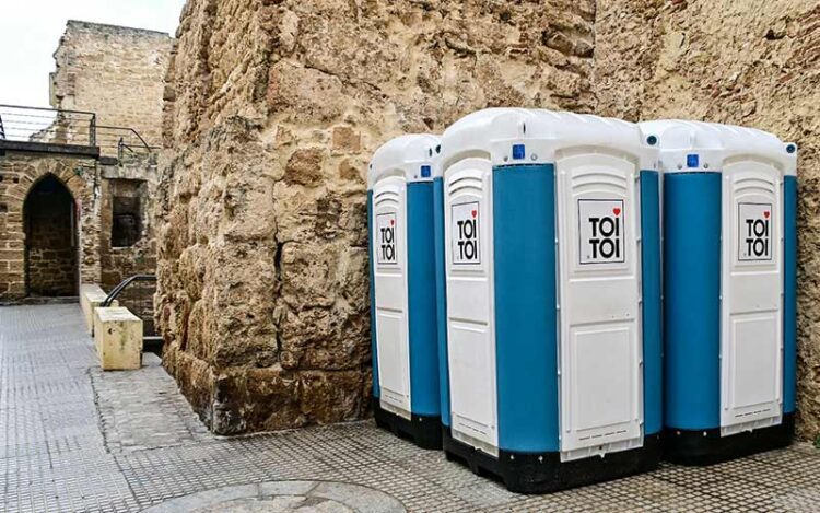 Urinarios temporales colocados cada carnaval / FOTO: Eulogio García