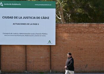 Valla informativa de los primeros trabajos / FOTO: Eulogio García