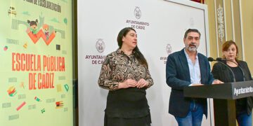 Verdulla junto a representantes de la Flampa Gades / FOTO: Eulogio García