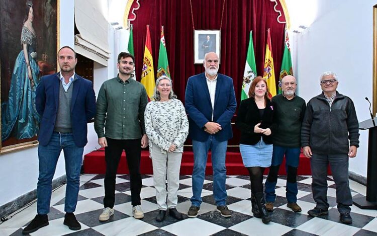Vidal junto a la mayoría de investigadores / FOTO: Eulogio García