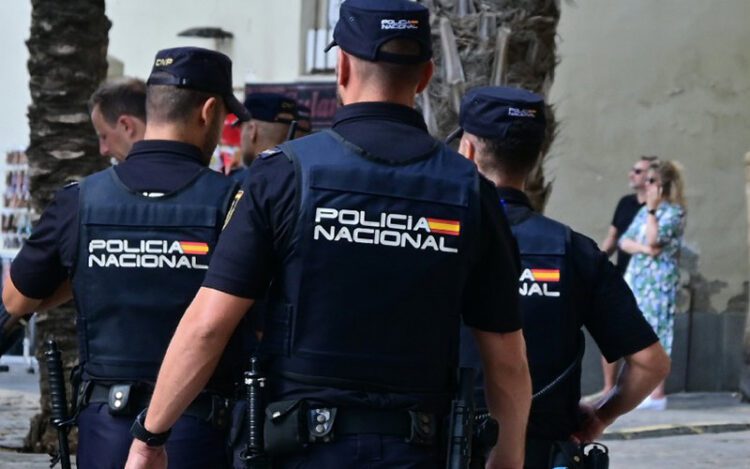 Agentes de la Policía de patrulla / FOTO: Eulogio García