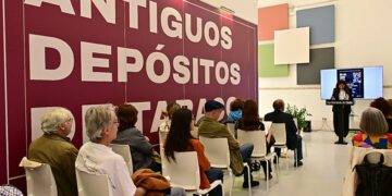Celebrando el Día del Libro en las flamantes instalaciones / FOTO: Eulogio García