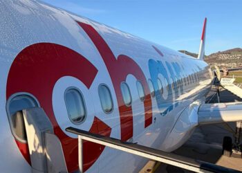 El avión todavía en el aeropuerto de Berna / FOTO: Diputación