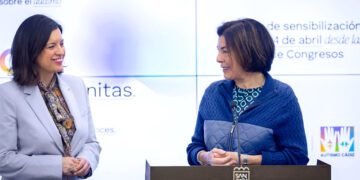 La alcaldesa junto a la presidenta de Autismo Cádiz / FOTO: Ayto.