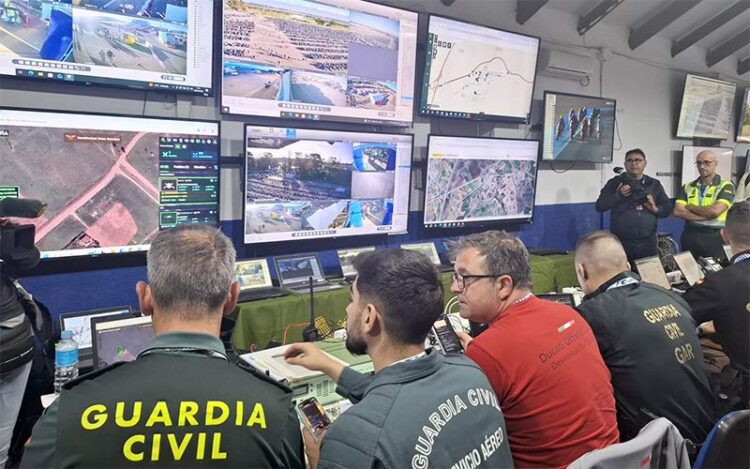 Una de las visitas al CECOR montado en el circuito de Jerez / FOTO: Subdelegación