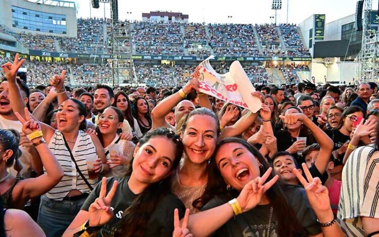 Ambiente previo al concierto de Manuel Carrasco de 2025 / FOTO: Eulogio García