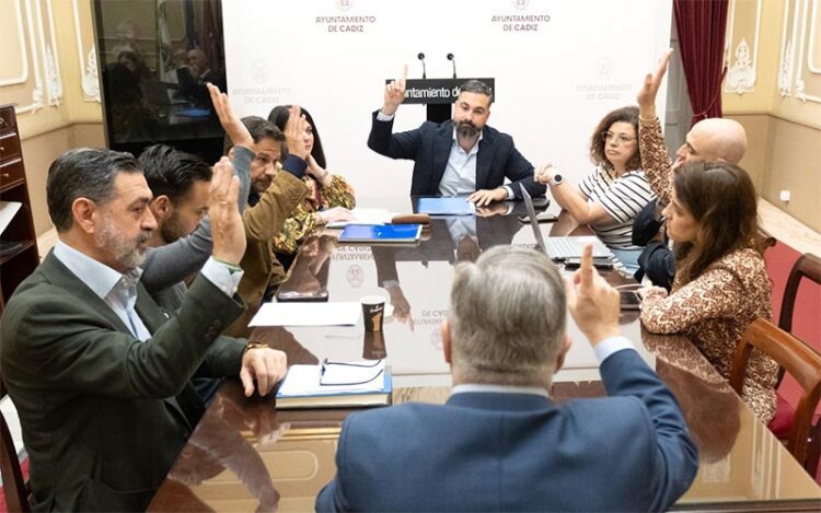 Votando en el consejo rector del IMD / FOTO: Ayto.