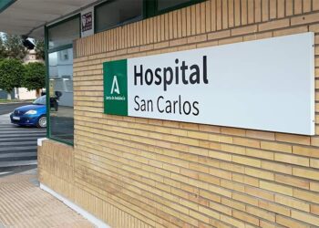 Acceso al hospital isleño / FOTO: DBC