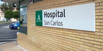 Acceso al hospital isleño / FOTO: DBC