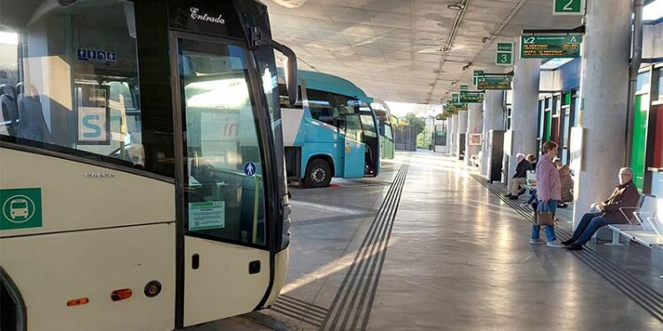 En la estación de autobuses de Cádiz / FOTO: Junta
