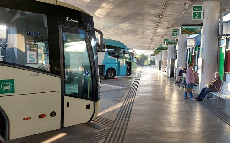 En la estación de autobuses de Cádiz / FOTO: Junta