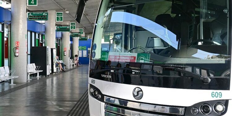 En la estación de autobuses de Cádiz / FOTO: Eulogio García