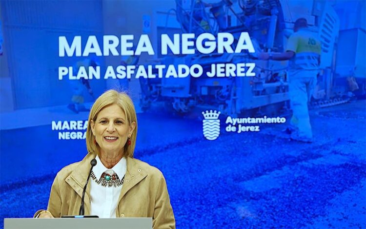 García-Pelayo anunciando el plan de asfaltado / FOTO: Ayto.