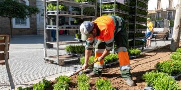 Jardinero en plena faena / FOTO: Ayto.